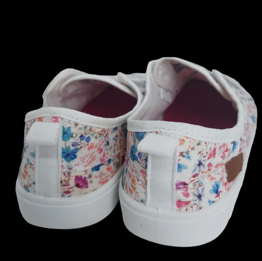 Blowfish Malibu Kids Slip-On Sneakers Girl's Size 5 NWOT - Picture 3 of 6